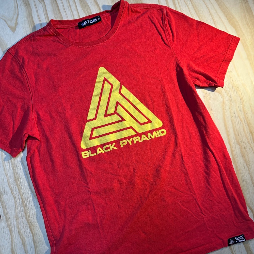 Black Pyramid Mens XL Red Yellow Graphic Logo Short Sleeve T-Shirt